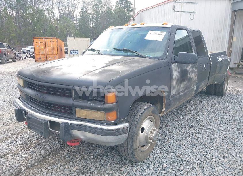 Photo 2 of 2000 Chevrolet C3500 (VIN 1GCHC33F5YF467919)
