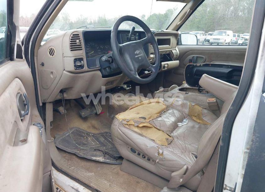 Photo 5 of 2000 Chevrolet C3500 (VIN 1GCHC33F5YF467919)