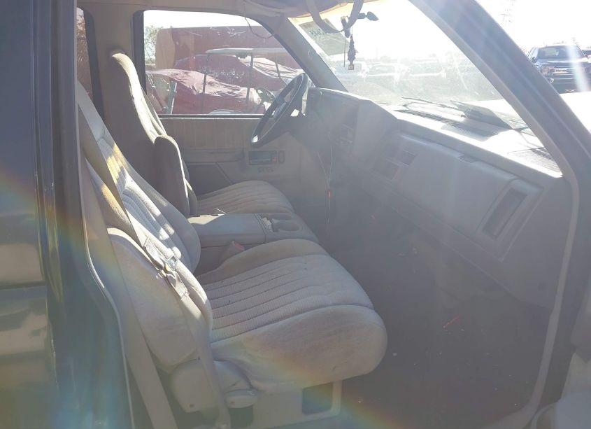 Photo 5 of 1993 Chevrolet Gmt-400 C3500 (VIN 1GCHC33N0PJ325822)