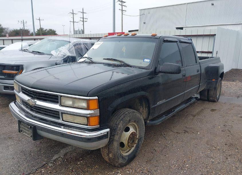Photo 2 of 2000 Chevrolet C3500 (VIN 1GCHC33R0YF435163)