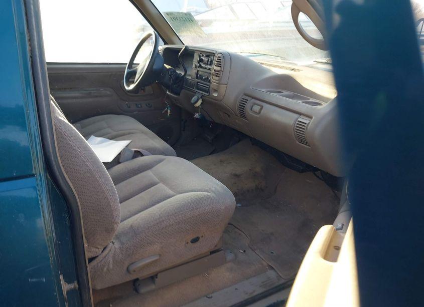 Photo 5 of 1996 Chevrolet Gmt-400 C3500 (VIN 1GCHC39J8TE229136)