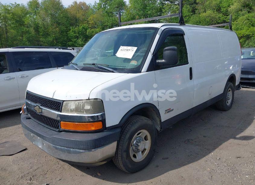 Photo 2 of 2006 Chevrolet Express WORK VAN (VIN 1GCHG352X61171450)