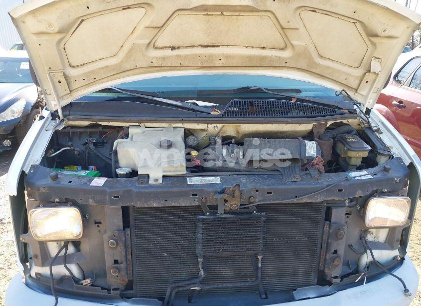 Photo 10 of 2001 Chevrolet Express (VIN 1GCHG35R211127920)