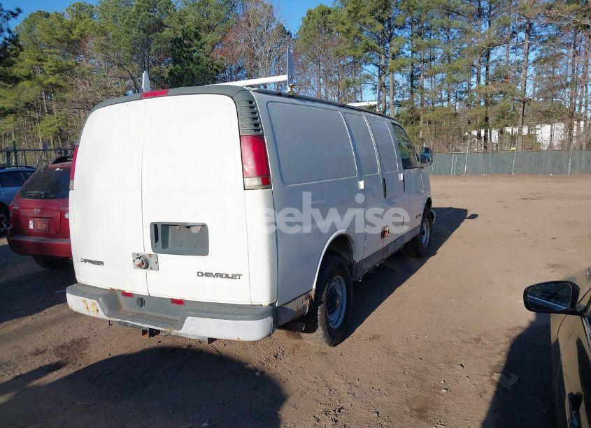 Photo 4 of 2001 Chevrolet Express (VIN 1GCHG35R211127920)