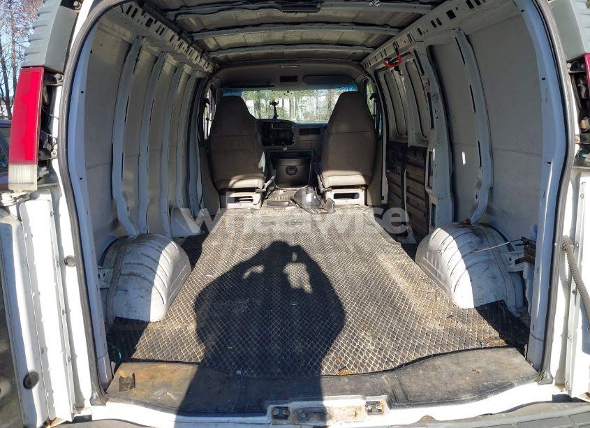 Photo 8 of 2001 Chevrolet Express (VIN 1GCHG35R211127920)
