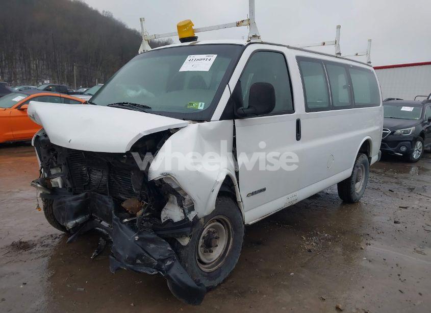 Photo 2 of 2000 Chevrolet Express (VIN 1GCHG35R7Y1144190)