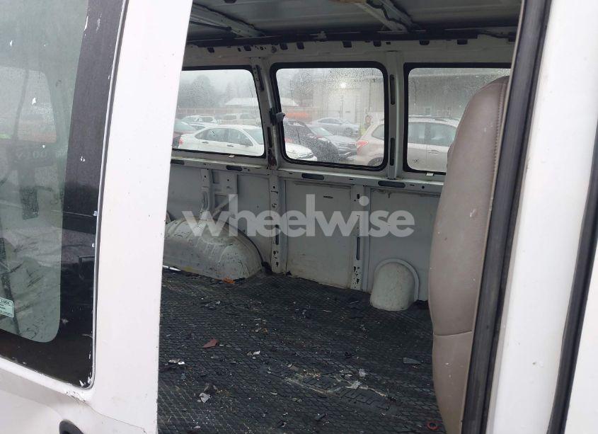 Photo 8 of 2000 Chevrolet Express (VIN 1GCHG35R7Y1144190)