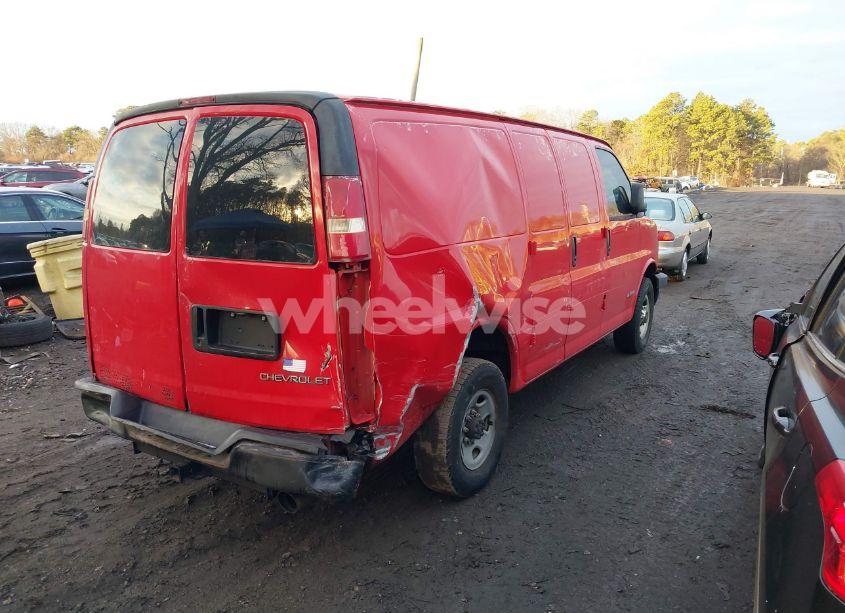 Photo 4 of 2003 Chevrolet Express (VIN 1GCHG35U331112382)