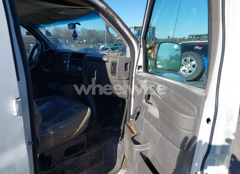 Photo 5 of 2006 Chevrolet Express WORK VAN (VIN 1GCHG35U561152516)