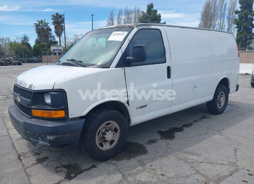 Photo 2 of 2005 Chevrolet Express (VIN 1GCHG35U651127686)