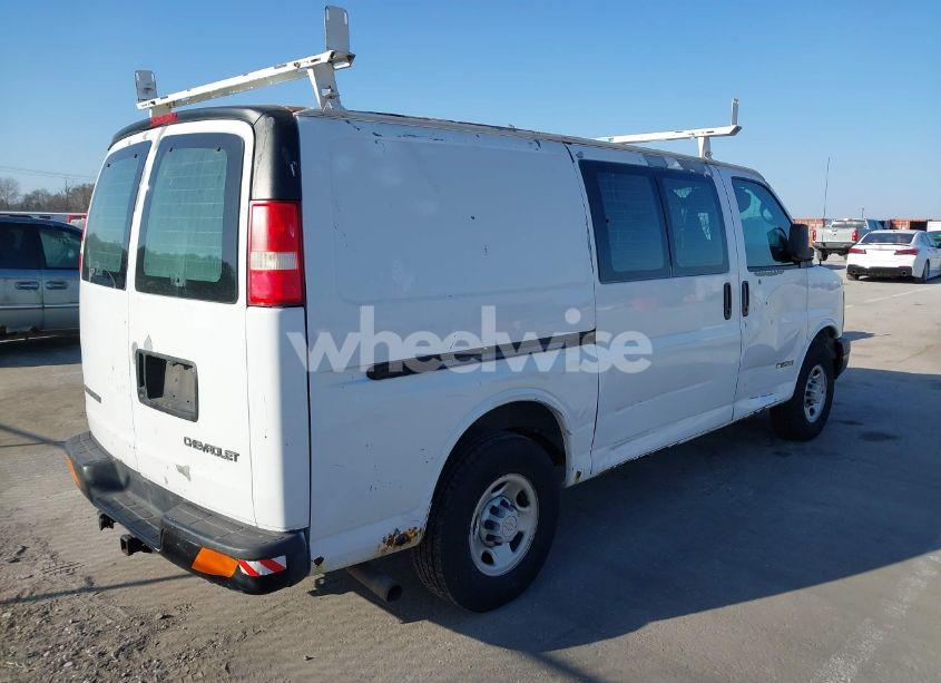 Photo 4 of 2005 Chevrolet Express (VIN 1GCHG35U651234446)