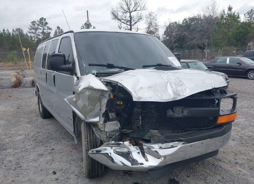 Photo 6 of 2005 Chevrolet Express (VIN 1GCHG35U851175366)