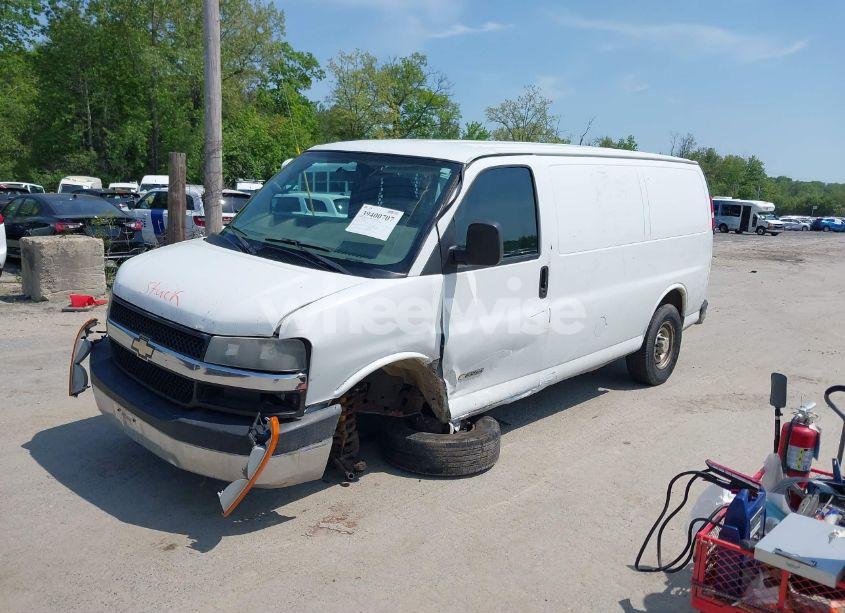 Photo 2 of 2005 Chevrolet Express (VIN 1GCHG35V151116426)