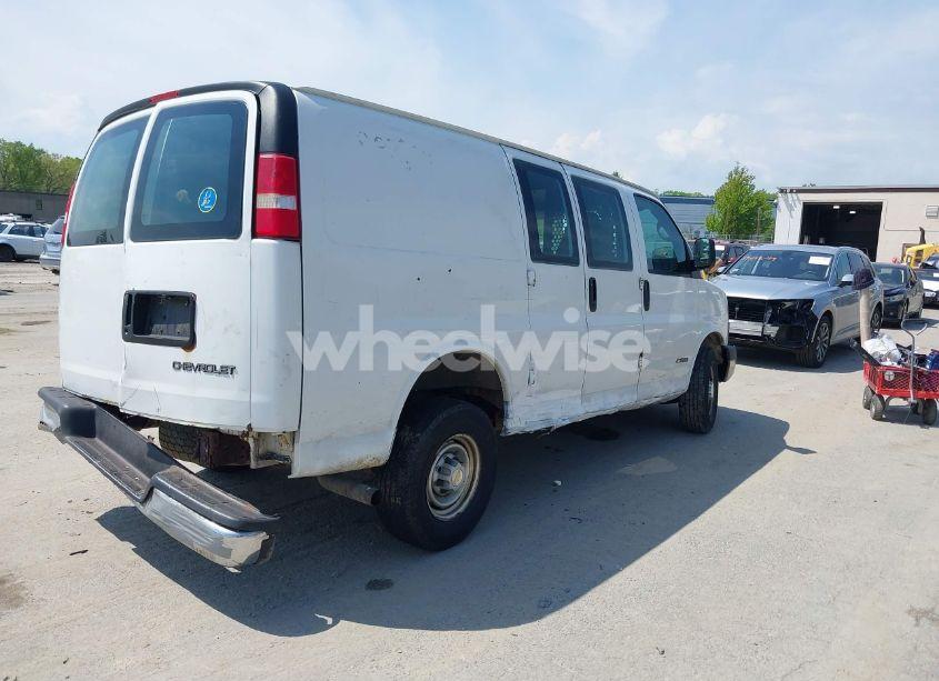 Photo 4 of 2005 Chevrolet Express (VIN 1GCHG35V151116426)