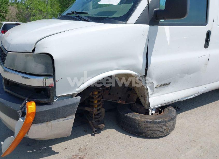 Photo 6 of 2005 Chevrolet Express (VIN 1GCHG35V151116426)