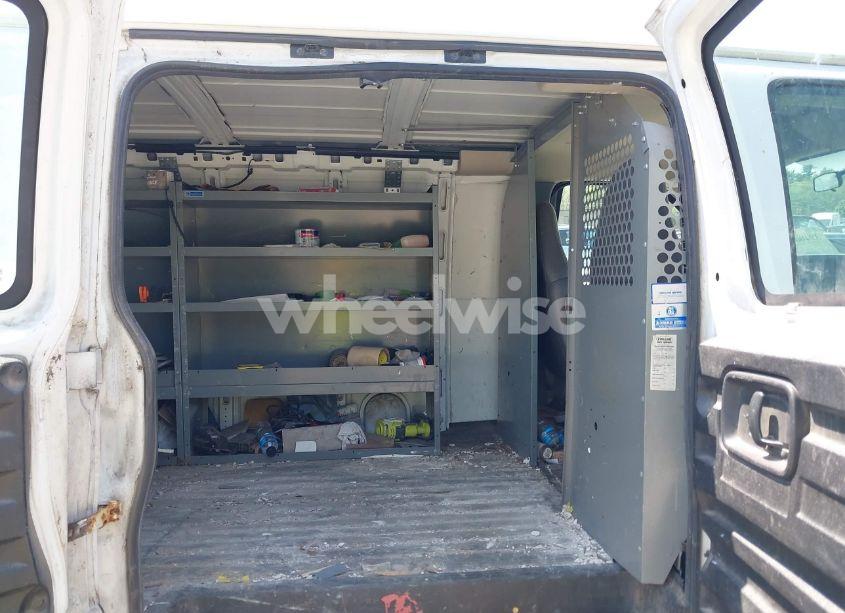 Photo 8 of 2005 Chevrolet Express (VIN 1GCHG35V151116426)