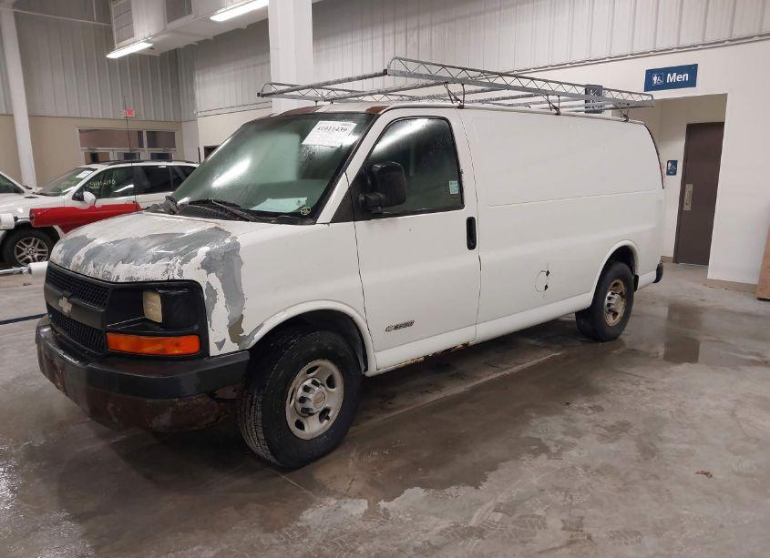 Photo 2 of 2005 Chevrolet Express (VIN 1GCHG35V151206918)
