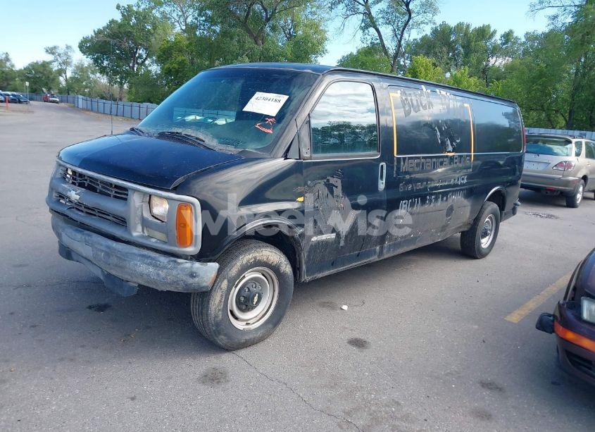 Photo 2 of 2002 Chevrolet Express (VIN 1GCHG39R321205567)