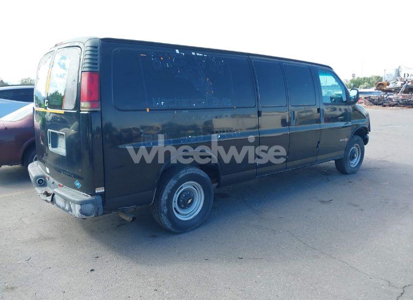 Photo 4 of 2002 Chevrolet Express (VIN 1GCHG39R321205567)