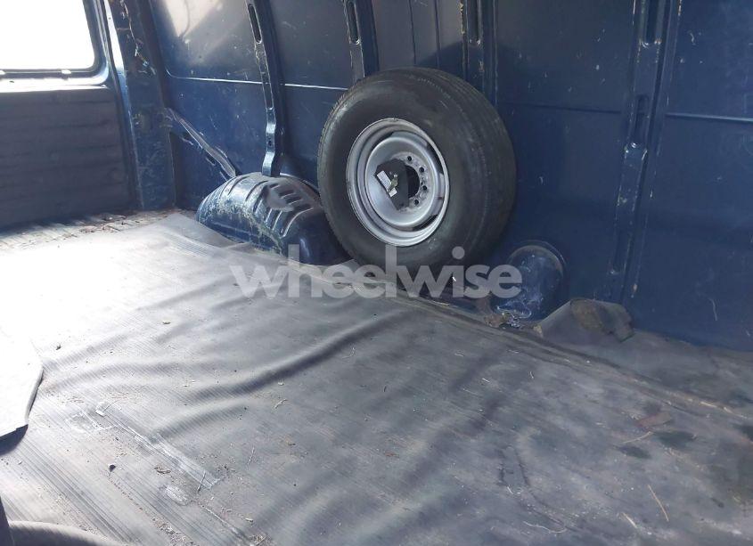 Photo 8 of 2002 Chevrolet Express (VIN 1GCHG39R321205567)
