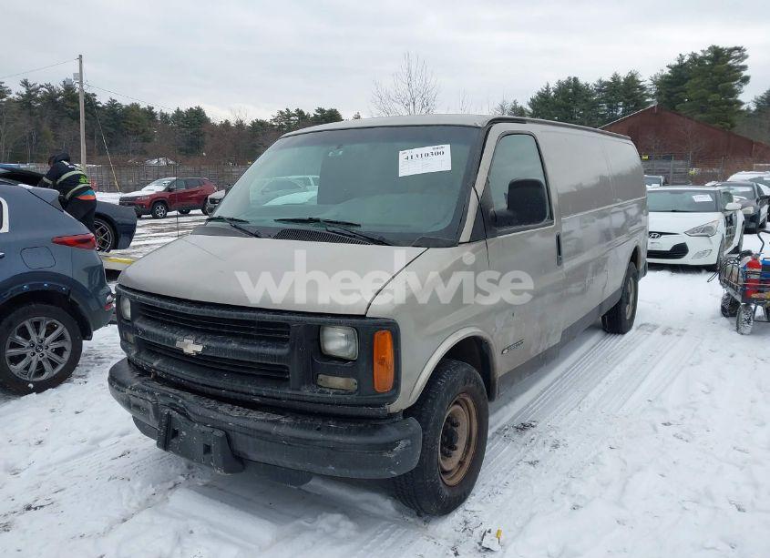 Photo 2 of 2002 Chevrolet Express CARGO VAN (VIN 1GCHG39R621165355)