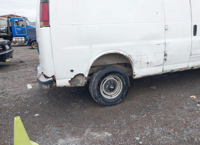 Photo 12 of 2001 Chevrolet Express (VIN 1GCHG39R811196850)