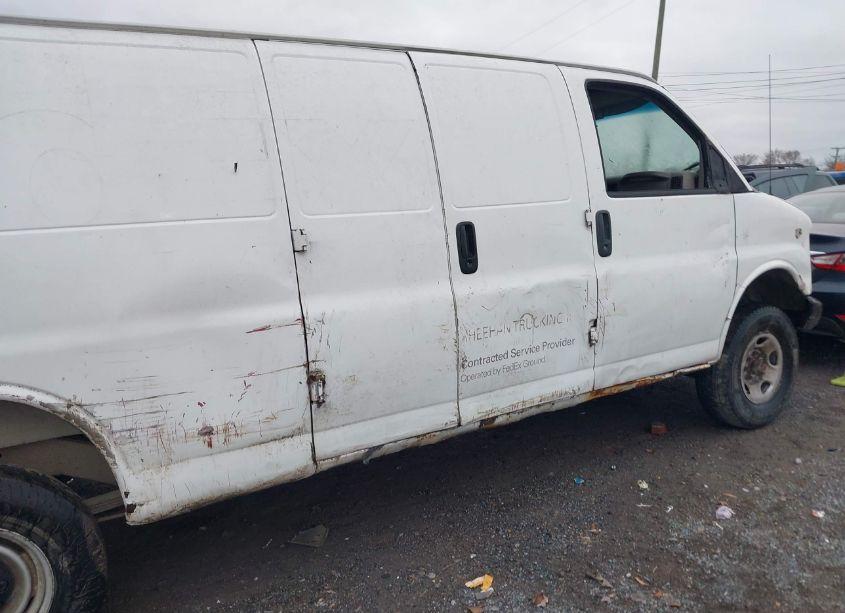 Photo 13 of 2001 Chevrolet Express (VIN 1GCHG39R811196850)