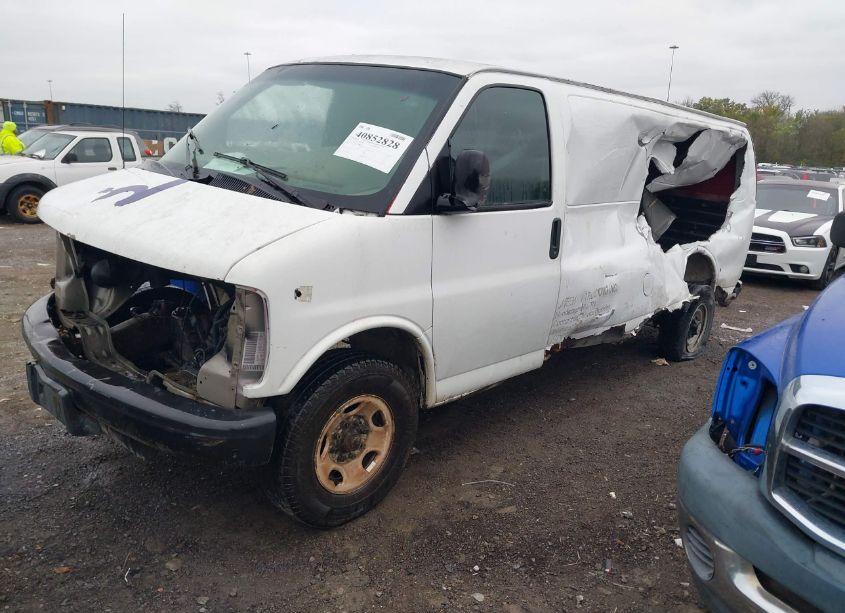 Photo 2 of 2001 Chevrolet Express (VIN 1GCHG39R811196850)