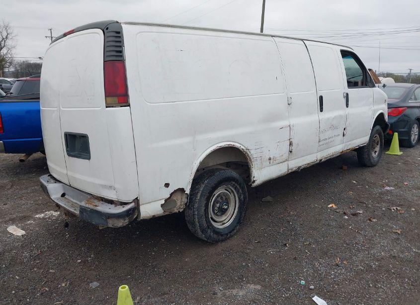 Photo 4 of 2001 Chevrolet Express (VIN 1GCHG39R811196850)