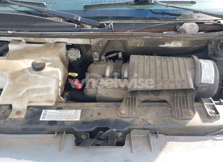 Photo 10 of 2001 Chevrolet Express (VIN 1GCHG39RX11108817)