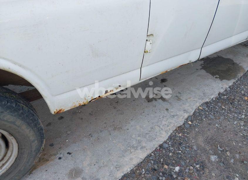 Photo 12 of 2001 Chevrolet Express (VIN 1GCHG39RX11108817)