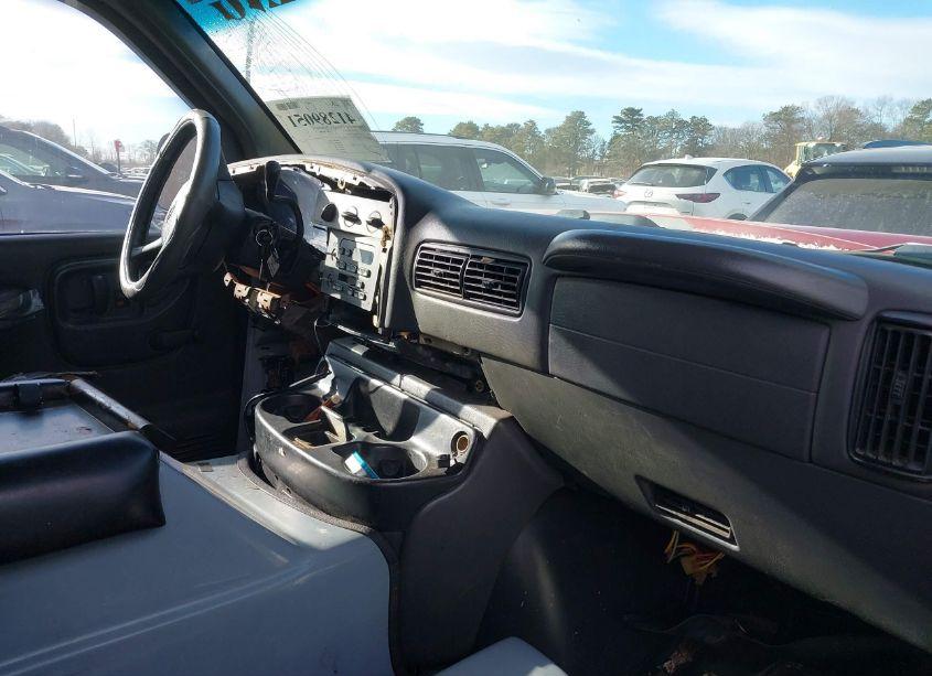 Photo 5 of 2001 Chevrolet Express (VIN 1GCHG39RX11175305)