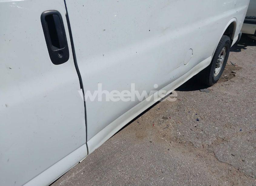 Photo 6 of 2003 Chevrolet Express (VIN 1GCHG39U031134897)