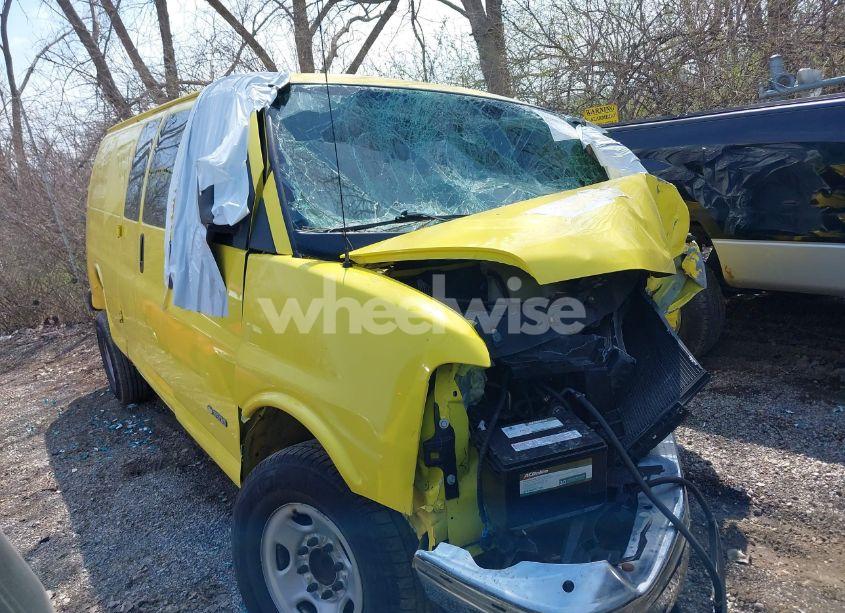 2005 Chevrolet Express (VIN 1GCHG39U151209822) main photo