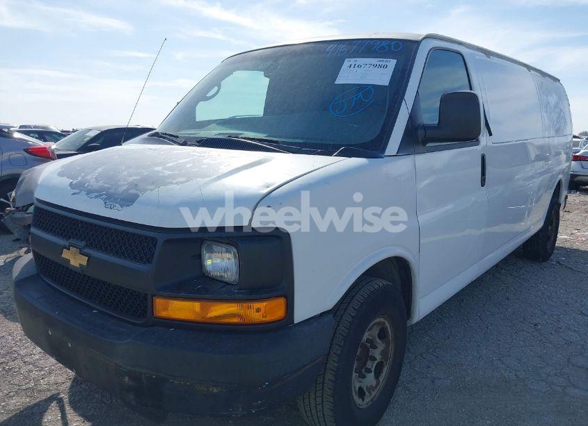 Photo 2 of 2005 Chevrolet Express (VIN 1GCHG39U351178542)