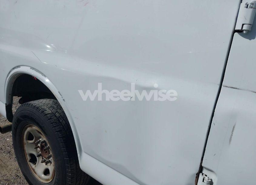 Photo 6 of 2005 Chevrolet Express (VIN 1GCHG39U351178542)