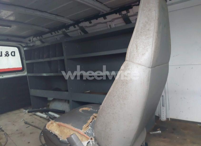 Photo 8 of 2005 Chevrolet Express (VIN 1GCHG39U751166149)