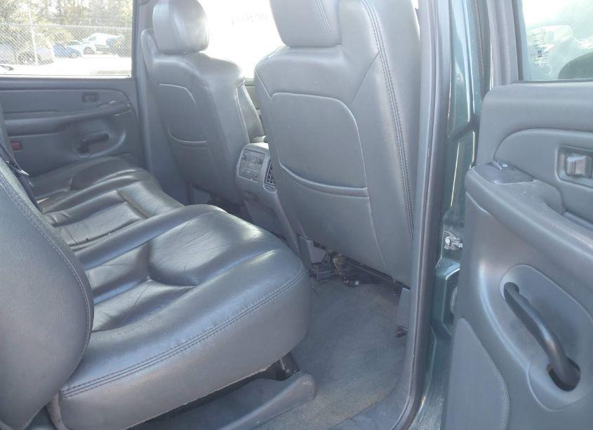 Photo 8 of 2004 Chevrolet Silverado 2500HD LT (VIN 1GCHK23114F129719)