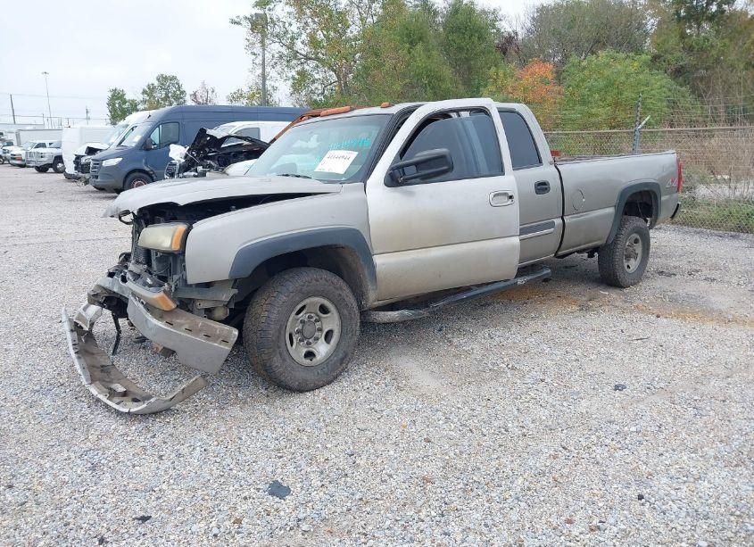 Photo 2 of 2003 Chevrolet Silverado 2500HD (VIN 1GCHK23123F116993)