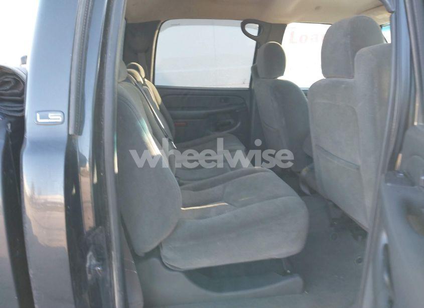 Photo 8 of 2004 Chevrolet Silverado 2500HD LS (VIN 1GCHK23124F102495)