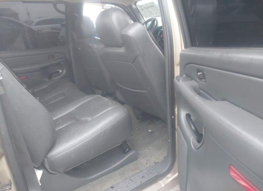 Photo 8 of 2004 Chevrolet Silverado 2500HD LS (VIN 1GCHK23124F135660)