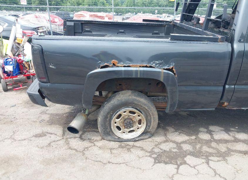 Photo 15 of 2003 Chevrolet Silverado 2500HD LS (VIN 1GCHK23153F115949)