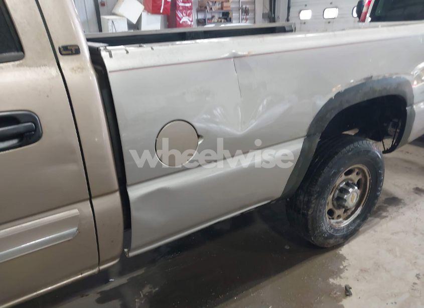 Photo 19 of 2004 Chevrolet Silverado 2500HD LT (VIN 1GCHK23174F168833)