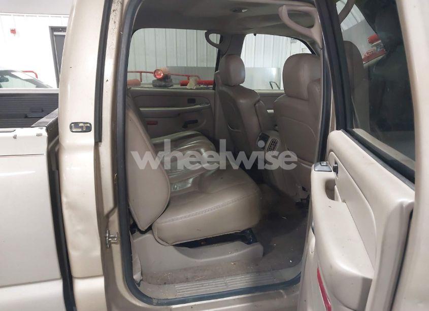 Photo 8 of 2004 Chevrolet Silverado 2500HD LT (VIN 1GCHK23174F168833)