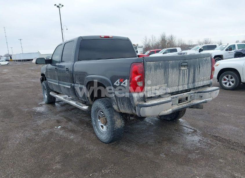 Photo 3 of 2003 Chevrolet Silverado 2500HD LT (VIN 1GCHK231X3F147666)