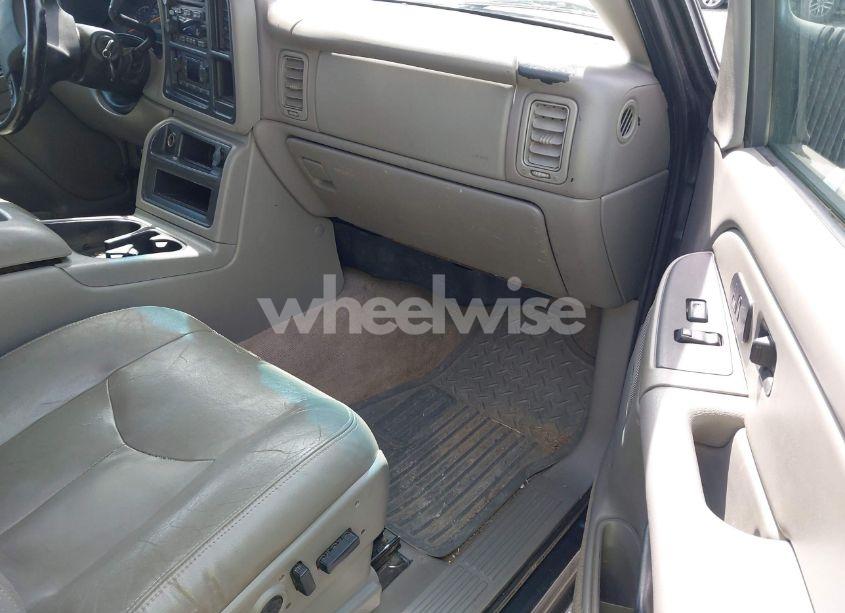 Photo 5 of 2004 Chevrolet Silverado 2500HD LT (VIN 1GCHK23204F221915)