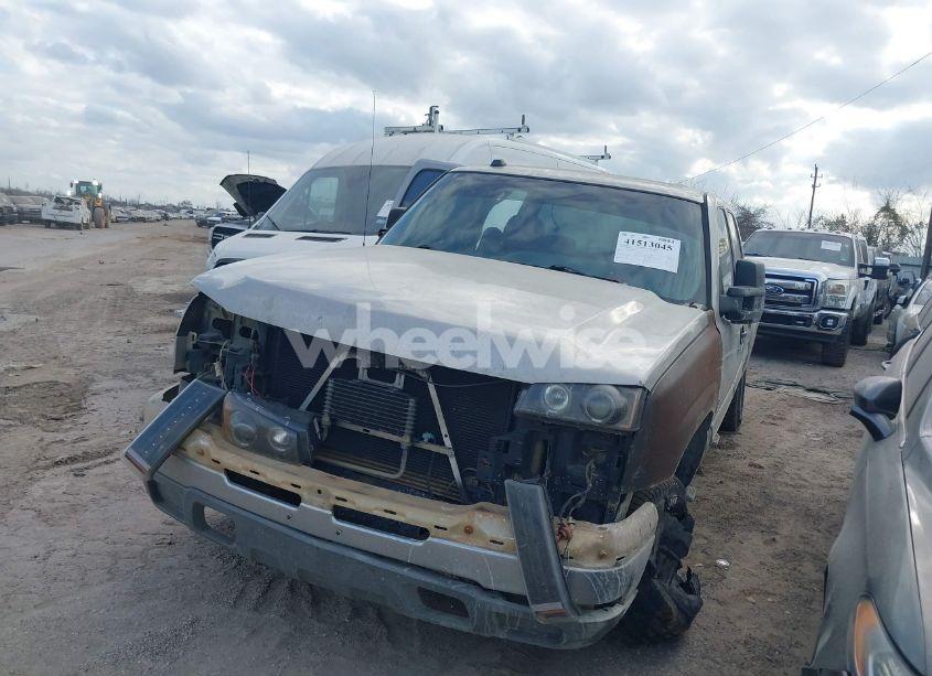 Photo 2 of 2005 Chevrolet Silverado 2500HD LS (VIN 1GCHK23205F840581)