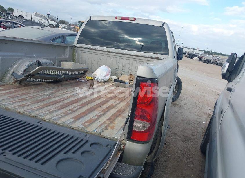 Photo 4 of 2005 Chevrolet Silverado 2500HD LS (VIN 1GCHK23205F840581)