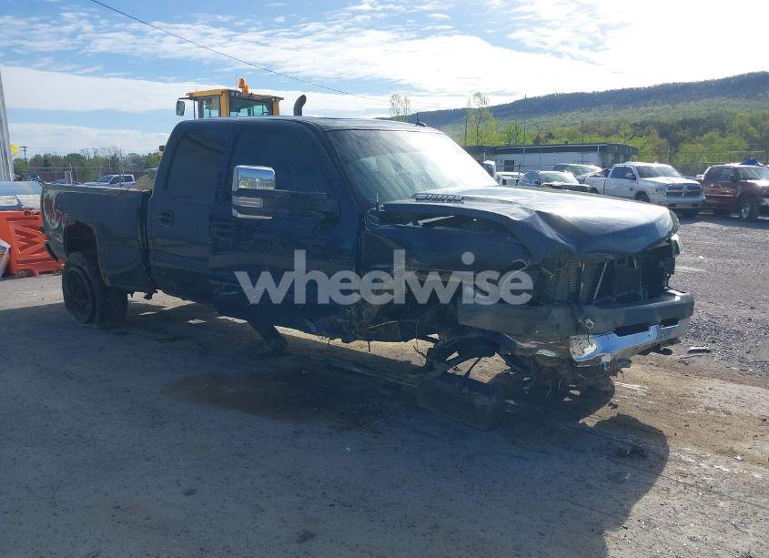 2005 Chevrolet Silverado 2500HD LS/LT/WORK TRUCK (VIN 1GCHK23215F882290) main photo