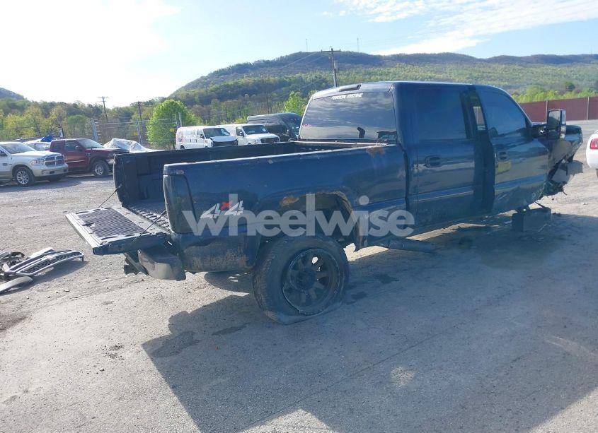 Photo 4 of 2005 Chevrolet Silverado 2500HD LS/LT/WORK TRUCK (VIN 1GCHK23215F882290)